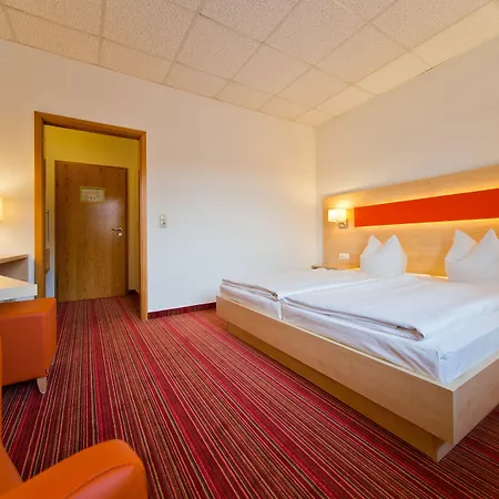 מלון City Hotel קמניץ