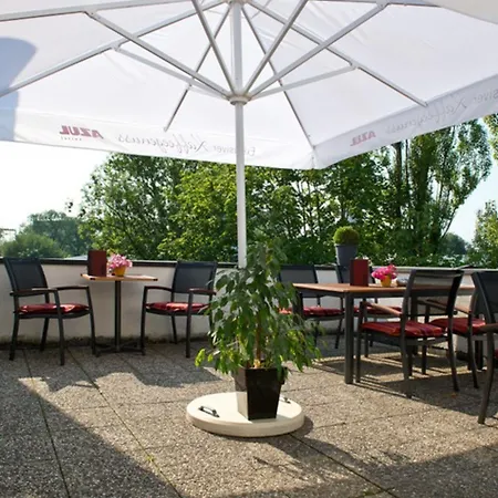 מלון City Hotel קמניץ