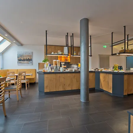 City Hotel מלון קמניץ