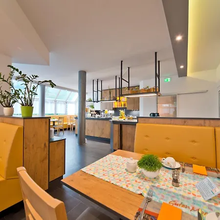 מלון City Hotel קמניץ