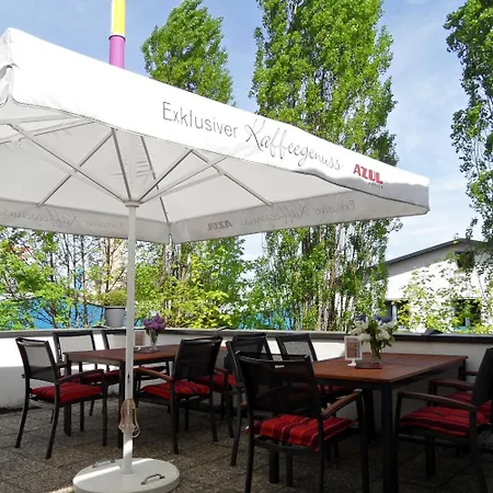 מלון City Hotel קמניץ