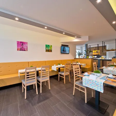 City Hotel 2*
