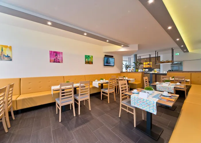 City Hotel فندق 2*